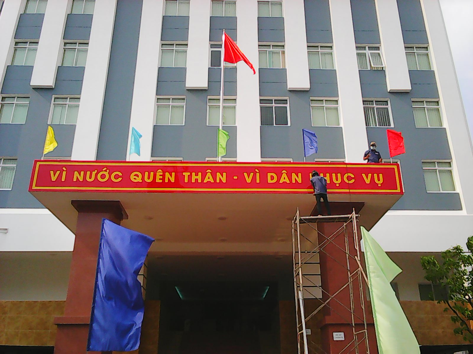 Thiết kế thi công bảng hiệu