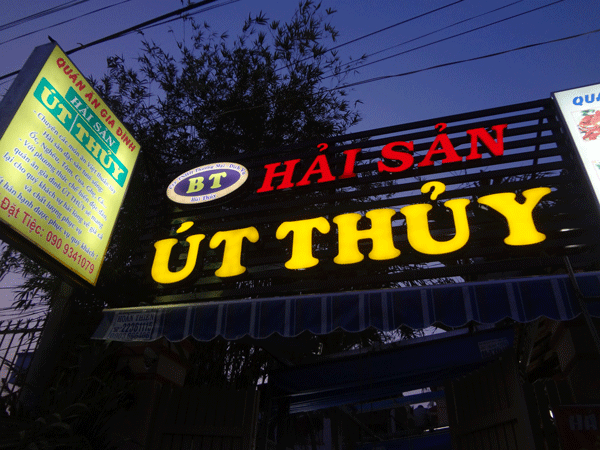 thiết kế thi công chữ nổi đèn led